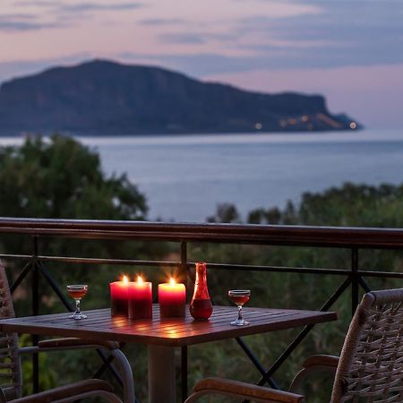 Iris Beach Hotel 모넴바시아 외부 사진