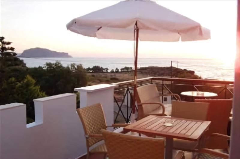 Iris Beach Hotel 모넴바시아 외부 사진