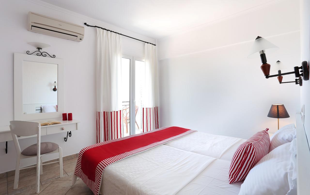 Iris Beach Hotel 모넴바시아 외부 사진