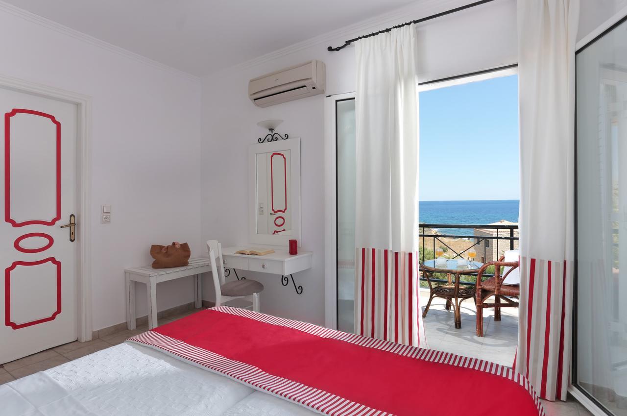 Iris Beach Hotel 모넴바시아 외부 사진