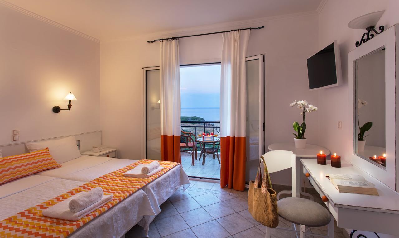 Iris Beach Hotel 모넴바시아 외부 사진