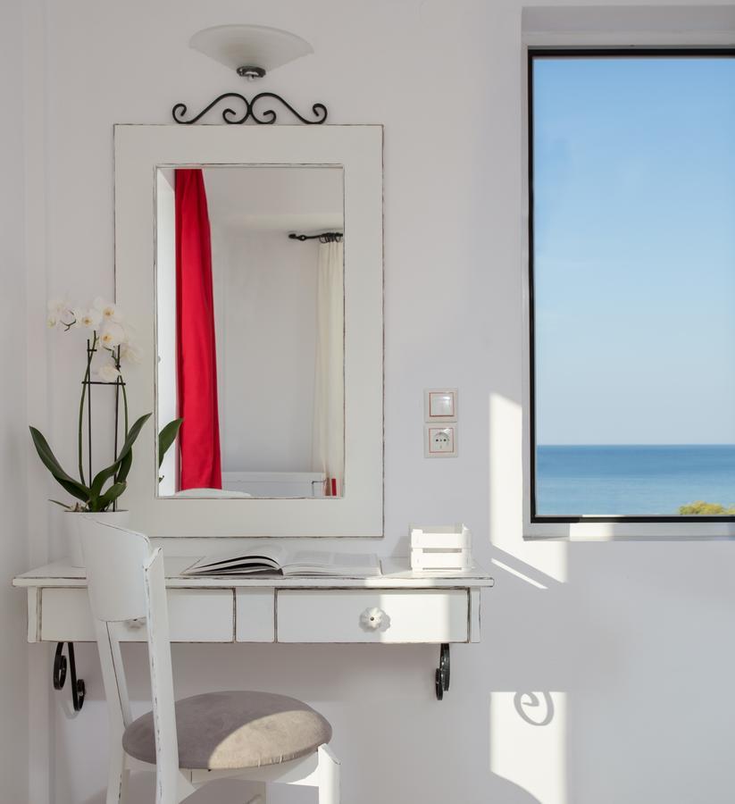 Iris Beach Hotel 모넴바시아 외부 사진