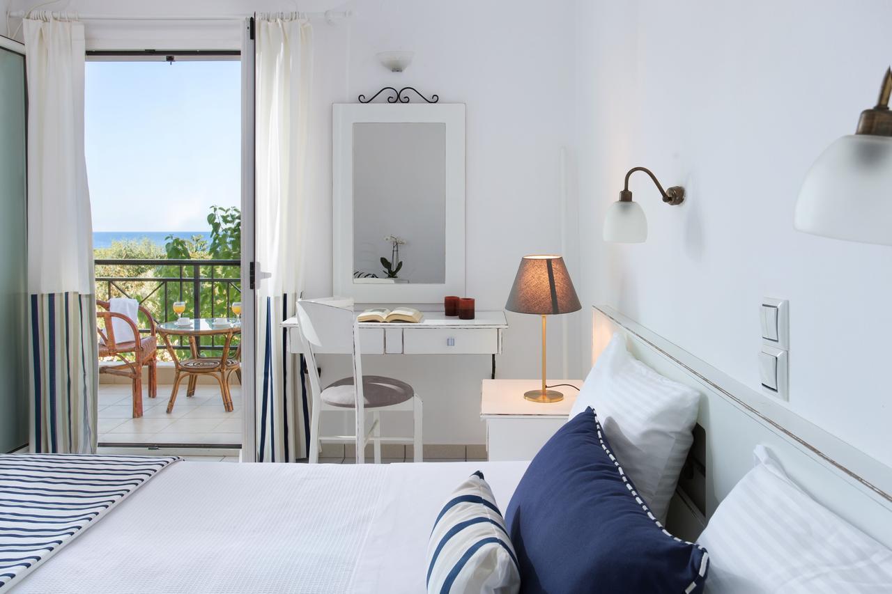 Iris Beach Hotel 모넴바시아 외부 사진