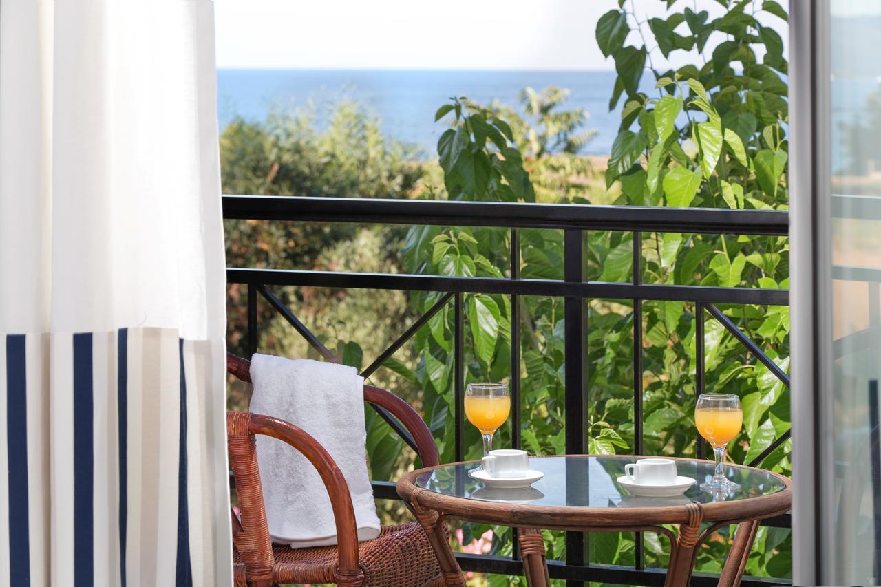 Iris Beach Hotel 모넴바시아 외부 사진