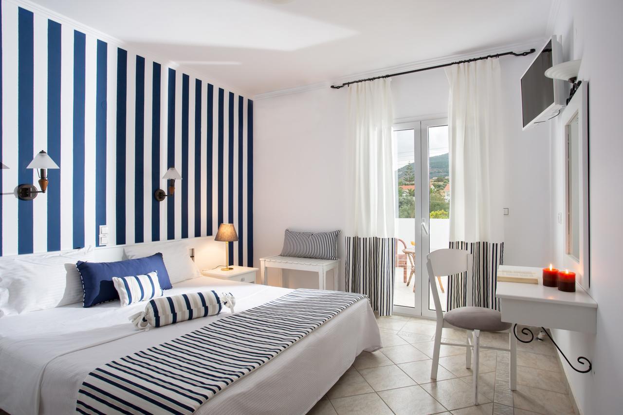 Iris Beach Hotel 모넴바시아 외부 사진