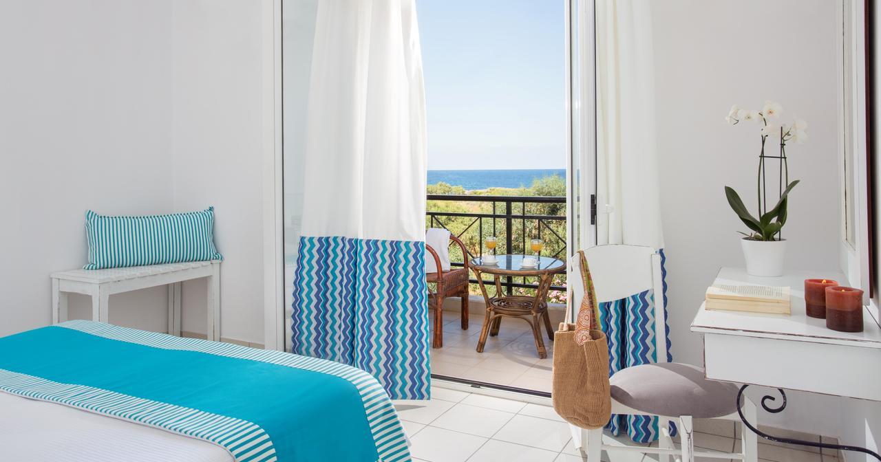 Iris Beach Hotel 모넴바시아 외부 사진