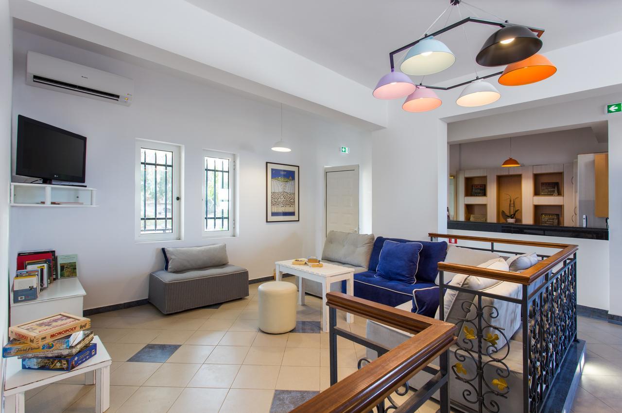 Iris Beach Hotel 모넴바시아 외부 사진