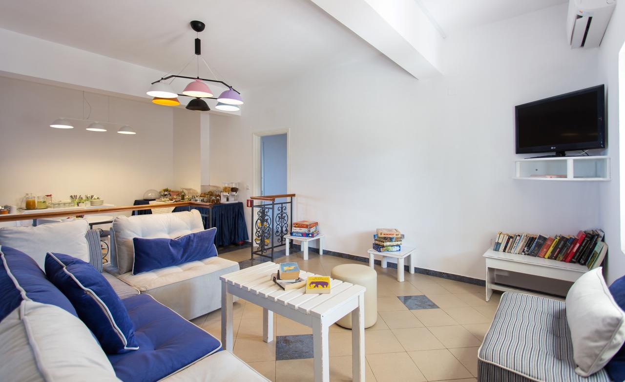Iris Beach Hotel 모넴바시아 외부 사진
